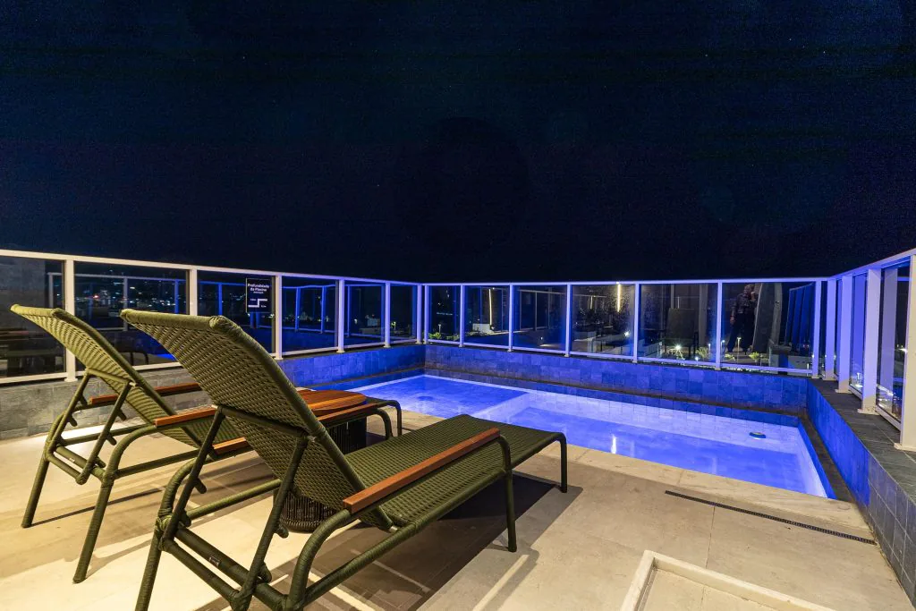 Place2You, rooftop com piscina